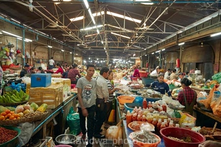 Asia;Cambodia;commerce;commercial;fish;food;fruit;Indochina-Peninsula;Kampuchea;Kingdom-of-Cambodia;market;market-place;market-stall;market-stalls;market_place;marketplace;marketplaces;markets;Old-Market;product;Psar-Chas;retail;retailer;retailers;seafood;shop;shopping;shops;Siem-Reap;Siem-Reap-Old-Market;Siem-Reap-Province;Southeast-Asia;stall;stalls;steet-scene;street-scenes;The-Old-Market;vegetables