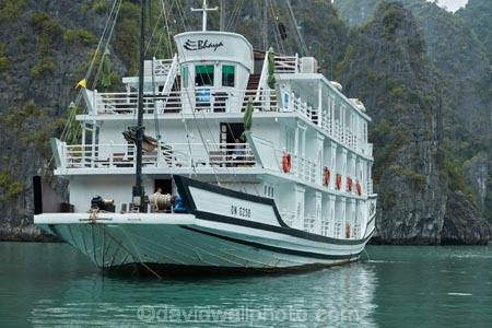 Asia;Bhaja-Cruise-Boat;Bhaja-Luxury-Cruise-Boat;boat;boats;cruise-boat;cruise-boats;cruising;Ha-Long-Bay;Halong-Bay;karst-landscape;limestone-karsts;North-Vietnam;Northern-Vietnam;Qung-Ninh-Province;Quang-Ninh-Province;South-East-Asia;Southeast-Asia;tour-boat;tour-boats;tourism;tourist;tourist-boat;tourist-boats;tourists;travel-destination;UN-world-heritage-area;UN-world-heritage-site;UNESCO-World-Heritage-area;UNESCO-World-Heritage-Site;united-nations-world-heritage-area;united-nations-world-heritage-site;Vnh-H-Long;Vietnam;Vietnamese;world-heritage;world-heritage-area;world-heritage-areas;World-Heritage-Park;World-Heritage-site;World-Heritage-Sites