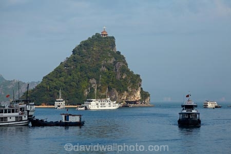 Asia;boat;boats;cruise-boat;cruise-boats;cruising;Ha-Long-Bay;Halong-Bay;karst-landscape;limestone-karsts;North-Vietnam;Northern-Vietnam;Qung-Ninh-Province;Quang-Ninh-Province;South-East-Asia;Southeast-Asia;tour-boat;tour-boats;tourism;tourist;tourist-boat;tourist-boats;tourists;travel-destination;UN-world-heritage-area;UN-world-heritage-site;UNESCO-World-Heritage-area;UNESCO-World-Heritage-Site;united-nations-world-heritage-area;united-nations-world-heritage-site;Vnh-H-Long;Vietnam;Vietnamese;world-heritage;world-heritage-area;world-heritage-areas;World-Heritage-Park;World-Heritage-site;World-Heritage-Sites