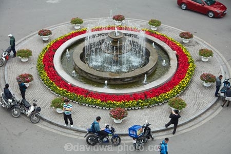 Asia;Asian;bike;bikes;fountain;fountains;Hanoi;motorbike;motorbikes;motorcycle;motorcycles;motorscooter;motorscooters;people;person;scooter;scooters;South-East-Asia;Southeast-Asia;step_through;step_throughs;Vietnam;Vietnamese;water-feature;water-features
