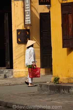 Asia;Asian;Asian-conical-hat;Asian-conical-hats;building;buildings;Central-Sea-region;conical-hat;conical-hats;female;females;Hi-An;heritage;historic;historic-building;historic-buildings;historical;historical-building;historical-buildings;history;Hoi-An;Hoi-An-Old-Town;Hoian;Indochina;ladies;lady;leaf-hat;leaf-hats;non-la;nÃ³n-lÃ¡;old;old-town;palm_leaf-conical-hat;people;person;South-East-Asia;Southeast-Asia;street;street-scene;street-scenes;streets;tradition;traditional;UN-world-heritage-area;UN-world-heritage-site;UNESCO-World-Heritage-area;UNESCO-World-Heritage-Site;united-nations-world-heritage-area;united-nations-world-heritage-site;Vietnam;Vietnamese;Vietnamese-conical-hat;Vietnamese-conical-hats;Vietnamese-hat;Vietnamese-hats;Vietnamese-symbol;woman;women;world-heritage;world-heritage-area;world-heritage-areas;World-Heritage-Park;World-Heritage-site;World-Heritage-Sites