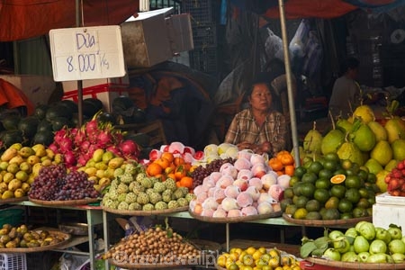 Asia;Central-Market;Central-Sea-region;citrus-fruit;colorful;colour;colourful;commerce;commercial;farmer;farmer-market;farmer-markets;farmers-market;farmers-markets;farmers;farmers-market;farmers-markets;food;food-market;food-markets;food-stall;food-stalls;fruit;fruit-and-vegetables;fruit-market;fruit-markets;fruit-stall;fruit-stalls;fruit-stand;Hi-An;Hoi-An;Hoi-An-Central-Market;Hoi-An-Market;Hoi-An-Old-Town;Hoian;Indochina;market;market-place;market_place;marketplace;markets;old-town;orange;oranges;produce;produce-market;produce-markets;product;products;retail;retailer;retailers;shop;shopping;South-East-Asia;Southeast-Asia;stall;stalls;steet-scene;street-scenes;tropical-fruit;UN-world-heritage-area;UN-world-heritage-site;UNESCO-World-Heritage-area;UNESCO-World-Heritage-Site;united-nations-world-heritage-area;united-nations-world-heritage-site;Vietnam;Vietnamese;world-heritage;world-heritage-area;world-heritage-areas;World-Heritage-Park;World-Heritage-site;World-Heritage-Sites
