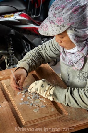 Asia;Asian;Cam-Kim;Cam-Kim-Island;Central-Sea-region;female;females;Hi-An;handcraft;handcrafts;handicraft;handicrafts;Hoi-An;Hoian;Indochina;inlaid-mother-of-pearl;ladies;lady;marquetry;mother-of-pearl;mother-of-pearl-inlay;nacre;people;person;South-East-Asia;Southeast-Asia;UN-world-heritage-area;UN-world-heritage-site;UNESCO-World-Heritage-area;UNESCO-World-Heritage-Site;united-nations-world-heritage-area;united-nations-world-heritage-site;Vietnam;Vietnamese;woman;women;world-heritage;world-heritage-area;world-heritage-areas;World-Heritage-Park;World-Heritage-site;World-Heritage-Sites