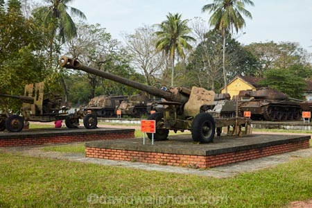 122mm;122mm-howitze;122mm-howitzer;122mm-howitzers;artillery;D_74-122-mm-field-gun;field-gun;field-guns;gun;gun_howitzer;gun_howitzers;guns;Hu;Hue;Hue-military-museum;Hue-Museum;military-museum;museum;museums;North-Central-Coast;Soviet;Tha-Thiên_Hu-Province;Thua-Thien_Hue-Province;Vietnam;Vietnam-War;Vietnamese;Asia