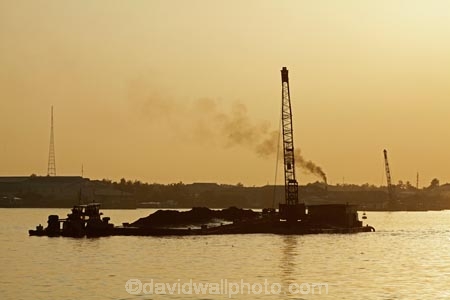 Asia;Asian;barge;barges;boat;boats;C-ChiÃªn-River;Co-Chien-River;dusk;evening;Mekong-Delta;Mekong-Delta-Region;Mekong-River;river;rivers;South-East-Asia;Southeast-Asia;sunset;sunsets;tug;tug-boat;tug-boats;tugs;twilight;Vietnam;Vietnamese;Vinh-Long;Vinh-Long-Province