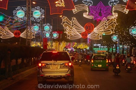 Asia;Asian;Cn-Tho;Can-Tho;Can-Tho-City;car;cars;Christmas-lighting;Christmas-lights;Colorful-lights;Colourful-lights;dark;DL-Hoa-Binh;dusk;evening;light;lighting;lights;Mekong-Delta;Mekong-Delta-Region;night;night-time;night_time;South-East-Asia;Southeast-Asia;traffic;twilight;Vietnam;Vietnamese