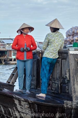 Asia;Asian;Asian-conical-hat;Asian-conical-hats;boat;boat-market;boats;Cn-Tho;Cai-Rang;Cai-Rang-floating-market;calm;Can-Tho;Can-Tho-City;Can-Tho-River;conical-hat;conical-hats;CÃ¡i-Rang;CÃ¡i-Rang-Floating-Market;female;females;floating-market;floating-markets;leaf-hat;leaf-hats;market;markets;Mekong-Delta;Mekong-Delta-Region;Mekong-River;non-la;nÃ³n-lÃ¡;palm_leaf-conical-hat;people;person;South-East-Asia;Southeast-Asia;Vietnam;Vietnamese;Vietnamese-conical-hat;Vietnamese-conical-hats;Vietnamese-hat;Vietnamese-hats;Vietnamese-symbol;water-market;woman;women