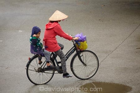 Asia;Asian-conical-hat;Asian-conical-hats;bicycle;bicycles;bike;bikes;child;children;conical-hat;conical-hats;cycle;cycler;cyclers;cycles;cyclist;cyclists;leaf-hat;leaf-hats;Ninh-Binh;Ninh-BÃ¬nh-province;Ninh-Hai;non-la;Northern-Vietnam;nÃ³n-lÃ¡;palm_leaf-conical-hat;people;person;push-bike;push-bikes;push_bike;push_bikes;pushbike;pushbikes;rain;raining;rainy;South-East-Asia;Southeast-Asia;street;street-scene;street-scenes;streets;Van-Lam-Village;Vietnam;Vietnamese;Vietnamese-conical-hat;Vietnamese-conical-hats;Vietnamese-hat;Vietnamese-hats;Vietnamese-symbol;woman;women