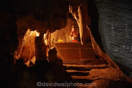 Asia;Bich-Dong-Pagoda;cave;caves;Chua-Bich-Dong;Jade-Cavern;limestone-cave;limestone-caves;Ninh-Binh;Ninh-BÃ¬nh-province;Northern-Vietnam;pagoda;pagodas;shrine;shrines;South-East-Asia;Southeast-Asia;Tam-Coc;temple;temples;Trang-An-Lanscape-Complex;Trang-An-World-Heritage-Site;UN-world-heritage-area;UN-world-heritage-site;UNESCO-World-Heritage-area;UNESCO-World-Heritage-Site;united-nations-world-heritage-area;united-nations-world-heritage-site;Vietnam;Vietnamese;world-heritage;world-heritage-area;world-heritage-areas;World-Heritage-Park;World-Heritage-site;World-Heritage-Sites