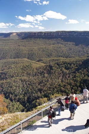 Australasia;Australia;Australian;Blue-Mountains;Blue-Mountains-N.P.;Blue-Mountains-National-Park;Blue-Mountains-NP;Echo-Point;escarpment;escarpments;eucalypt;eucalypts;eucalyptus;eucalytis;gum;gum-tree;gum-trees;gums;Jamison-Valley;Katoomba;lookout;lookouts;N.S.W.;New-South-Wales;NSW;panorama;panoramas;people;person;scene;scenes;scenic-view;scenic-views;tourism;tourist;tourists;tree;trees;UN-world-heritage-site;UNESCO-World-Heritage-Site;united-nations-world-heritage-site;View;viewpoint;viewpoints;views;vista;vistas;world-heritage;world-heritage-area;world-heritage-areas;World-Heritage-Park;World-Heritage-site;World-Heritage-Sites
