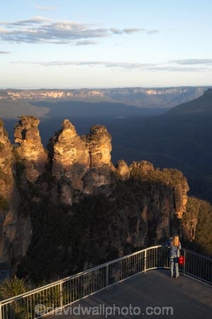 Australasia;Australia;Australian;Blue-Mountains;Blue-Mountains-N.P.;Blue-Mountains-National-Park;Blue-Mountains-NP;bluff;bluffs;cliff;cliffs;Echo-Point;erode;eroded;erosion;escarpment;escarpments;geological;geology;Gunnedoo;Jamison-Valley;Katoomba;last-light;late-light;lookout;lookouts;low-light;Meehni;mountainside;mountainsides;N.S.W.;New-South-Wales;NSW;panorama;panoramas;people;person;rock;rock-formation;rock-formations;rock-outcrop;rock-outcrops;rock-tor;rock-torr;rock-torrs;rock-tors;rocks;sandstone;scene;scenes;scenic-view;scenic-views;steep;stone;The-Three-Sisters;Three-Sisters;tourism;tourist;tourists;UN-world-heritage-site;UNESCO-World-Heritage-Site;united-nations-world-heritage-site;View;viewpoint;viewpoints;views;vista;vistas;Wimlah;world-heritage;world-heritage-area;world-heritage-areas;World-Heritage-Park;World-Heritage-site;World-Heritage-Sites