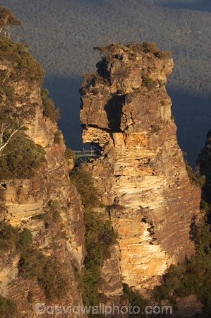 Australasia;Australia;Australian;Blue-Mountains;Blue-Mountains-N.P.;Blue-Mountains-National-Park;Blue-Mountains-NP;bluff;bluffs;cliff;cliffs;Echo-Point;erode;eroded;erosion;escarpment;escarpments;geological;geology;Jamison-Valley;Katoomba;last-light;late-light;lookout;lookouts;low-light;Meehni;mountainside;mountainsides;N.S.W.;New-South-Wales;NSW;panorama;panoramas;people;person;rock;rock-formation;rock-formations;rock-outcrop;rock-outcrops;rock-tor;rock-torr;rock-torrs;rock-tors;rocks;sandstone;scene;scenes;scenic-view;scenic-views;steep;stone;The-Three-Sisters;Three-Sisters;tourism;tourist;tourists;UN-world-heritage-site;UNESCO-World-Heritage-Site;united-nations-world-heritage-site;View;viewpoint;viewpoints;views;vista;vistas;world-heritage;world-heritage-area;world-heritage-areas;World-Heritage-Park;World-Heritage-site;World-Heritage-Sites