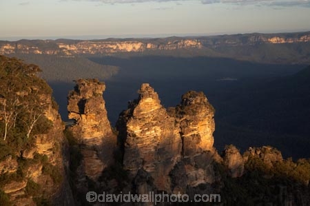 Australasia;Australia;Australian;Blue-Mountains;Blue-Mountains-N.P.;Blue-Mountains-National-Park;Blue-Mountains-NP;bluff;bluffs;cliff;cliffs;Echo-Point;erode;eroded;erosion;escarpment;escarpments;geological;geology;Gunnedoo;Jamison-Valley;Katoomba;last-light;late-light;lookout;lookouts;low-light;Meehni;mountainside;mountainsides;N.S.W.;New-South-Wales;NSW;panorama;panoramas;rock;rock-formation;rock-formations;rock-outcrop;rock-outcrops;rock-tor;rock-torr;rock-torrs;rock-tors;rocks;sandstone;scene;scenes;scenic-view;scenic-views;steep;stone;The-Three-Sisters;Three-Sisters;UN-world-heritage-site;UNESCO-World-Heritage-Site;united-nations-world-heritage-site;View;viewpoint;viewpoints;views;vista;vistas;Wimlah;world-heritage;world-heritage-area;world-heritage-areas;World-Heritage-Park;World-Heritage-site;World-Heritage-Sites
