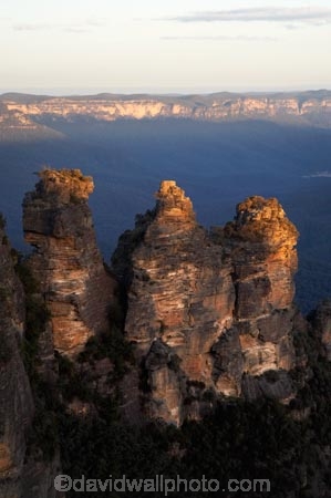 Australasia;Australia;Australian;Blue-Mountains;Blue-Mountains-N.P.;Blue-Mountains-National-Park;Blue-Mountains-NP;bluff;bluffs;cliff;cliffs;Echo-Point;erode;eroded;erosion;escarpment;escarpments;geological;geology;Gunnedoo;Jamison-Valley;Katoomba;last-light;late-light;lookout;lookouts;low-light;Meehni;mountainside;mountainsides;N.S.W.;New-South-Wales;NSW;panorama;panoramas;rock;rock-formation;rock-formations;rock-outcrop;rock-outcrops;rock-tor;rock-torr;rock-torrs;rock-tors;rocks;sandstone;scene;scenes;scenic-view;scenic-views;steep;stone;The-Three-Sisters;Three-Sisters;UN-world-heritage-site;UNESCO-World-Heritage-Site;united-nations-world-heritage-site;View;viewpoint;viewpoints;views;vista;vistas;Wimlah;world-heritage;world-heritage-area;world-heritage-areas;World-Heritage-Park;World-Heritage-site;World-Heritage-Sites