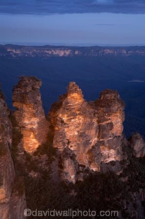 Australasia;Australia;Australian;Blue-Mountains;Blue-Mountains-N.P.;Blue-Mountains-National-Park;Blue-Mountains-NP;bluff;bluffs;cliff;cliffs;dark;dusk;Echo-Point;erode;eroded;erosion;escarpment;escarpments;evening;flood-lighting;flood-lights;flood-lit;flood_lighting;flood_lights;flood_lit;floodlighting;floodlights;floodlit;geological;geology;Gunnedoo;Jamison-Valley;Katoomba;light;lights;lookout;lookouts;Meehni;mountainside;mountainsides;N.S.W.;New-South-Wales;night;night-time;night_time;nightfall;NSW;panorama;panoramas;rock;rock-formation;rock-formations;rock-outcrop;rock-outcrops;rock-tor;rock-torr;rock-torrs;rock-tors;rocks;sandstone;scene;scenes;scenic-view;scenic-views;steep;stone;The-Three-Sisters;Three-Sisters;twilight;UN-world-heritage-site;UNESCO-World-Heritage-Site;united-nations-world-heritage-site;View;viewpoint;viewpoints;views;vista;vistas;Wimlah;world-heritage;world-heritage-area;world-heritage-areas;World-Heritage-Park;World-Heritage-site;World-Heritage-Sites