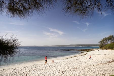 Australasia;Australia;beach;beaches;boy;boys;brother;brothers;child;children;City-of-Shoalhaven;coast;coastal;coastline;coastlines;coasts;families;family;foreshore;girl;girls;Hyams-Beach;Jervis-Bay;kid;kids;little-boy;little-girl;mother;mothers;N.S.W.;New-South-Wales;NSW;ocean;oceans;people;person;sand;sandy;sea;seas;Shoalhaven;shore;shoreline;shorelines;shores;sibbling;sibblings;sister;sisters;small-boys;small-girls;South-New-South-Wales;Southern-New-South-Wales;The-Shoalhaven;water