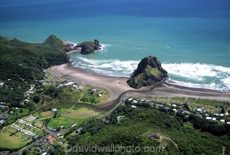 surf;surfing;surfie;houses;water;community;seaside;sea;seashore;tide;tidal;coastline;bays;aerials;communities;ocean;beach;beaches;shore;shoreline;waves