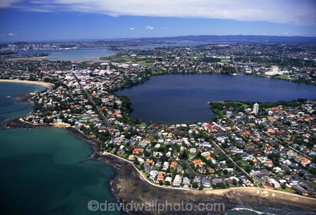 residential;urban-sprawl;suburban;suburbia;houses;water;community;seaside;sea;ocean;shore;seashore;suburban-beach;tide;tidal;coastline;bays;aerials;lake;lakes