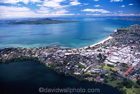 residential;urban-sprawl;suburban;suburbia;houses;water;community;seaside;sea;ocean;shore;seashore;suburban-beach;tide;tidal;coastline;bays;aerials;lake;lakes