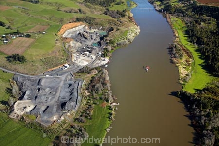 aerial;aerial-image;aerial-images;aerial-photo;aerial-photograph;aerial-photographs;aerial-photography;aerial-photos;aerial-view;aerial-views;aerials;Auckland;Auckland-region;Mercer;N.I.;N.Z.;New-Zealand;NI;North-Is;North-Island;NZ;Pukekawa-Quarry;quarries;quarry;river;rivers;South-Auckland;stone-quarry;Waikato-River;Winstone-Aggregates