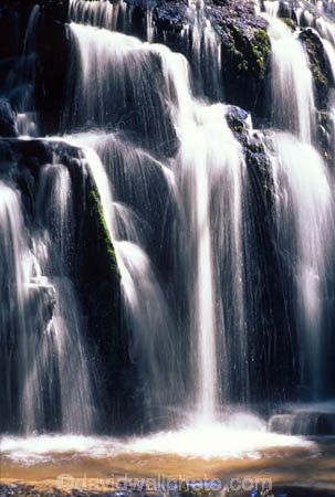 brook;brooks;cascade;cascades;Catlins;color;colors;colour;colours;creek;creeks;green;light;light-ray;moss;n.z.;natural;nature;New-Zealand;nz;Purakanui-Falls;Purakaunui-Falls;scene;scenic;South-Island;Southern-Scenic-Route;Southland;stream;streams;sunlight;water;water-fall;water-falls;waterfall;waterfalls;wet