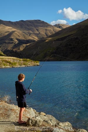 angler;anglers;angling;boy;boys;Cairnmuir-Range;Central-Otago;child;children;Cromwell;Cromwell-Gorge;fisher;fisherman;fishers;fishing;lake;Lake-Dunstan;lakes;leisure;N.Z.;New-Zealand;NZ;Otago;recreation;S.I.;SI;South-Is;South-Island;Sth-Is;water