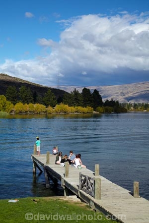 autuminal;autumn;autumn-colour;autumn-colours;autumnal;color;colors;colour;colours;Cromwell;deciduous;dock;docks;fall;fishing;gold;golden;jetties;jetty;Lake-Dunstan;leaf;leaves;N.Z.;New-Zealand;NZ;Otago;people;person;pier;piers;quay;quays;S.I.;season;seasonal;seasons;SI;South-Is;South-Island;Sth-Is;tree;trees;waterside;wharf;wharfes;wharves;yellow