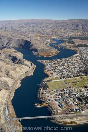aerial;aerial-photo;aerial-photograph;aerial-photographs;aerial-photography;aerial-photos;aerial-view;aerial-views;aerials;bridge;bridges;Carrick-Range;Central-Otago;Clutha-Arm;Cromwell;Deadmans-Point-Bridge;Deadmans-Point-Bridge;hydro-lake;hydro-lakes;Kawarau-Arm;lake;Lake-Dunstan;lakes;N.Z.;New-Zealand;NZ;Otago;road-bridge;road-bridges;S.I.;SI;South-Is.;South-Island;traffic-bridge;traffic-bridges;water