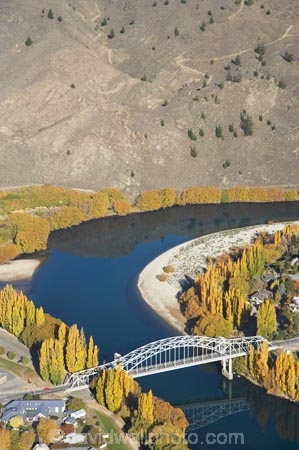 aerial;aerial-photo;aerial-photograph;aerial-photographs;aerial-photography;aerial-photos;aerial-view;aerial-views;aerials;Alexandra;Alexandra-Bridge;arid;autuminal;autumn;autumn-colour;autumn-colours;autumnal;barren;bridge;bridges;Central-Otago;Clutha-Bridge;Clutha-River;color;colors;colour;colours;deciduous;dry;fall;N.Z.;New-Zealand;NZ;Otago;poplar;poplar-tree;poplar-trees;poplars;river;rivers;road-bridge;road-bridges;S.I.;season;seasonal;seasons;SI;South-Is.;South-Island;State-Highway-8;State-Highway-Eight;traffic-bridge;traffic-bridges;tree;trees;willow;willow-tree;willow-trees;willows