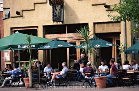 bar;bars;drink;drinking;drinks;eat;eating;relax;relaxing;social;socialise;socialize