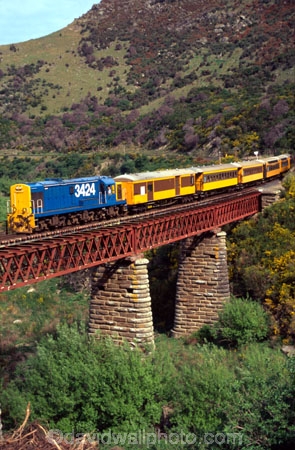 bridge;bridges;train;trains;carriage;carriages;historic;historical;high;yellow;steel;rail;excursion;tourism;transport;travel