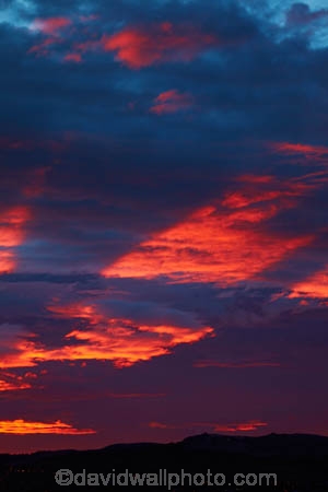 break-of-day;cloud;clouds;dawn;dawning;daybreak;Dunedin;first-light;light-ray;light-rays;morning;N.Z.;New-Zealand;NZ;orange;Otago;ray;rays;S.I.;SI;South-Is;South-Island;Sth-Is;sunrise;sunrises;sunup;twilight