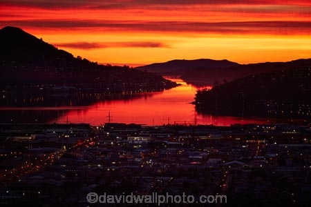 break-of-day;calm;cloud;clouds;coast;coastal;coastline;coastlines;coasts;dawn;dawning;daybreak;Dunedin;first-light;harbor;harbors;harbour;harbours;morning;N.Z.;New-Zealand;NZ;ocean;oceans;orange;Otago;Otago-harbor;Otago-Harbour;Otago-Peninsula;placid;reflected;reflection;reflections;S.I.;sea;serene;shore;shoreline;shorelines;shores;SI;skies;sky;smooth;South-Dunedin;South-Is;South-Is.;South-Island;Sth-Is;still;sunrise;sunrises;sunup;tranquil;twilight;water