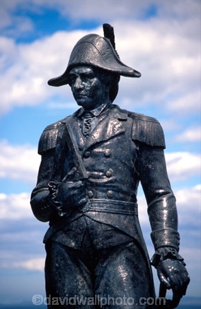 statue;statues;monument;momnuments;memorial;memorials;famous;fame;heritage;period;endeavour;explorer;explorers;poverty-bay