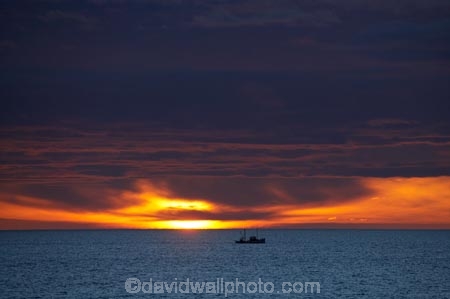 break-of-day;dawn;dawning;daybreak;first-light;Fishing-Boat;fishing-boats;Hawke-Bay;Hawkes-Bay;Hawkes-Bay;morning;N.I.;N.Z.;Napier;New-Zealand;NI;North-Is;North-Is.;North-Island;NZ;orange;Pacific-Ocean;sunrise;sunrises;sunup;twilight