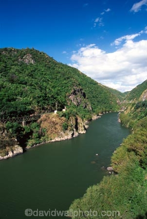 river;rivers;gorge;gorges;manawatu-river;manawatu-gorge;manawatu;north-island;bush;natural;railway;rail