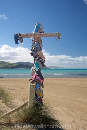 castle;Castle-Point;castlepoint;Castlepoint-scenic-reserve;coast;coastal;coastline;coastlines;coasts;foreshore;home;Home-of-Lost-Soles-Shoe-Tree;island;jandal;jandals;lost;Lower-North-Island;N.I.;N.Z.;new;new-zealand;NI;north;North-Is;north-is.;north-island;NZ;o8l0729;ocean;Pacific-Ocean;point;pole;sandal;sandals;sea;shoe;shore;shoreline;shorelines;shores;shoue-tree;shoue-trees;Soles;totem;totem-pole;tree;wairarapa;water;zealand