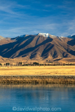 golden;mountains;range;grass;farm;farming;farms;paddock;paddocks;field;fields;pasture;pastures;meadow;meadows;agriculture;rural;canals;hydro-electric