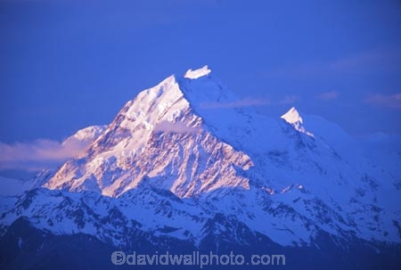 aoraki;aoraki-mt.-cook;canterbury;color;colors;colour;colours;high;highest;icon;jagged;landmark;main-divide;morning;mount-cook;mountain;mountains;mt-cook;mt.-cook;new-zealand;peak;peaks;ridge;ridgeline;snow;snow-cap;snow-capped;snow-line;snow_covered;snow_line;southern-alps;summit;summits;white