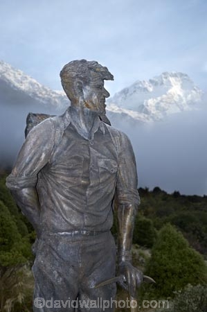 Ed-Hilllary;First-up-Mount-Everest;Mackenzie-Country;Mackenzie-District;Mount-Sefton;mountain-climber;mountain-climbers;mountaineer;mountaineers;Mt-Sefton;Mt.-Sefton;N.Z.;New-Zealand;NZ;S.I;SI;Sir-Ed;Sir-Edmund-Hilary;Sir-Edmund-Hillary;Sir-Edmund-Hillary-Alpine-Centre;South-Canterbury;South-Is;South-Island;statue;statues;The-Hermitage