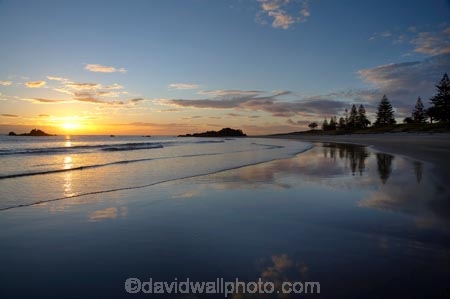 B.O.P.;Bay-of-Plenty;beach;beaches;BOP;break-of-day;calm;cloud;clouds;coast;coastal;coastline;coastlines;coasts;dawn;dawning;daybreak;first-light;foreshore;morning;Mount-Maunganui;Mt-Maunganui;Mt.-Maunganui;N.I.;N.Z.;New-Zealand;NI;North-Is;North-Island;NZ;ocean;placid;quiet;reflection;reflections;sea;serene;shore;shoreline;shorelines;shores;smooth;still;sunrise;sunrises;sunup;tranquil;twilight;water;wet-sand;yellow
