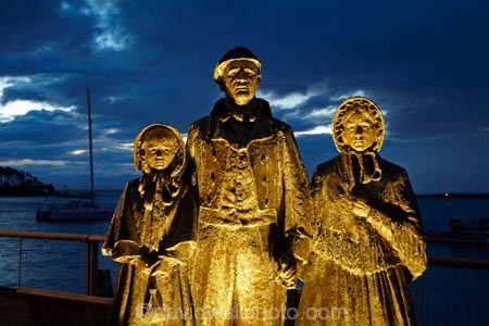 Anthony-Stones;art;art-work;art-works;bronze;bronze-statue;bronze-statues;dusk;Early-Settlers-Memorial;evening;Nelson;Nelson-City;Nelson-District;Nelson-Region;New-Zealand;night;night_time;nightfall;NZ;public-art;public-art-work;public-art-works;public-sculpture;public-sculptures;S.I.;sculpture;sculptures;South-Is;South-Island;statue;statues;Sth-Is;sunset;sunsets;Tony-Stones;twilight;Wakefield-Quay
