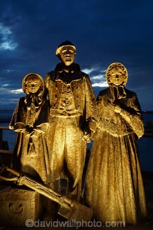 Anthony-Stones;art;art-work;art-works;bronze;bronze-statue;bronze-statues;dusk;Early-Settlers-Memorial;evening;Nelson;Nelson-City;Nelson-District;Nelson-Region;New-Zealand;night;night_time;nightfall;NZ;public-art;public-art-work;public-art-works;public-sculpture;public-sculptures;S.I.;sculpture;sculptures;South-Is;South-Island;statue;statues;Sth-Is;sunset;sunsets;Tony-Stones;twilight;Wakefield-Quay
