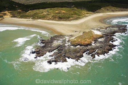 aerial;aerials;beach;beaches;beautiful;bluff;coast;coastal;coastline;far-north;new-zealand;Ninety-Mile-Beach;north-is.;north-island;northland;ocean;sand;scenic;sea;shore;shoreline;straight;tasman-sea;te-wakatehaua;the-bluff;tourism;tourist;tourists;water;waterside;waves