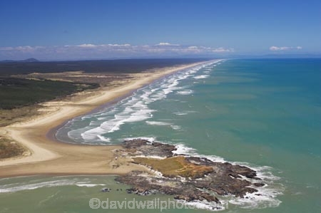 aerial;aerials;beach;beaches;beautiful;bluff;coast;coastal;coastline;far-north;new-zealand;Ninety-Mile-Beach;north-is.;north-island;northland;ocean;sand;scenic;sea;shore;shoreline;straight;tasman-sea;te-wakatehaua;the-bluff;tourism;tourist;tourists;water;waterside;waves
