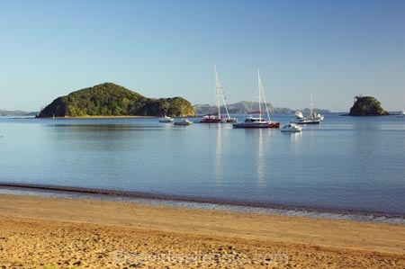 anchorage;bay-of-islands;beach;beaches;boat;boats;Building;craft;dawn;early;haven;island;islands;landing-stage;marina;new-zealand;north-is.;north-island;Northland;paihia;shore;shoreline;vessel;waterfront;waterside;yacht;yachts