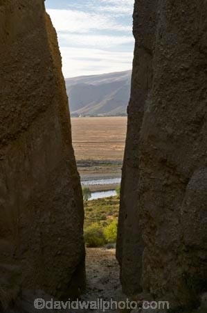 bluff;bluffs;canyon;canyons;Clay-Cliffs;cliff;cliffs;erode;eroded;erosion;grooved;N.Z.;New-Zealand;North-Otago;NZ;Omarama;Otago;S.I.;SI;South-Island;steep;Waitaki-District;weathered;weathering