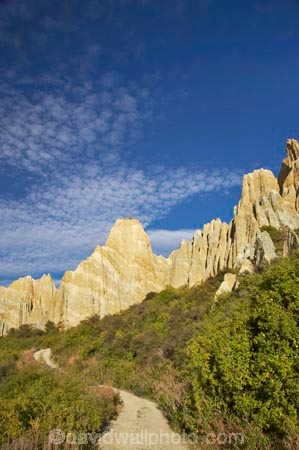 bluff;bluffs;Clay-Cliffs;cliff;cliffs;erode;eroded;erosion;grooved;N.Z.;New-Zealand;North-Otago;NZ;Omarama;Otago;S.I.;SI;South-Island;steep;Waitaki-District;weathered;weathering