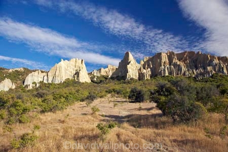 bluff;bluffs;Clay-Cliffs;cliff;cliffs;cloud;clouds;erode;eroded;erosion;grooved;N.Z.;New-Zealand;North-Otago;NZ;Omarama;Otago;S.I.;SI;sky;South-Island;steep;Waitaki-District;weather;weathered;weathering