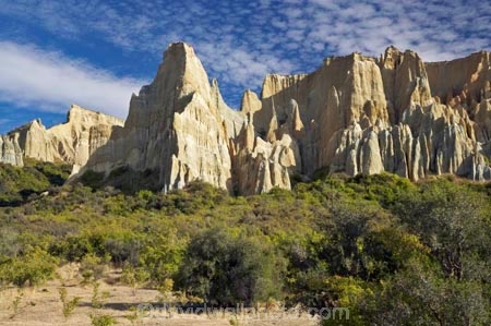 bluff;bluffs;Clay-Cliffs;cliff;cliffs;cloud;clouds;erode;eroded;erosion;grooved;N.Z.;New-Zealand;North-Otago;NZ;Omarama;Otago;S.I.;SI;South-Island;steep;Waitaki-District;weather;weathered;weathering